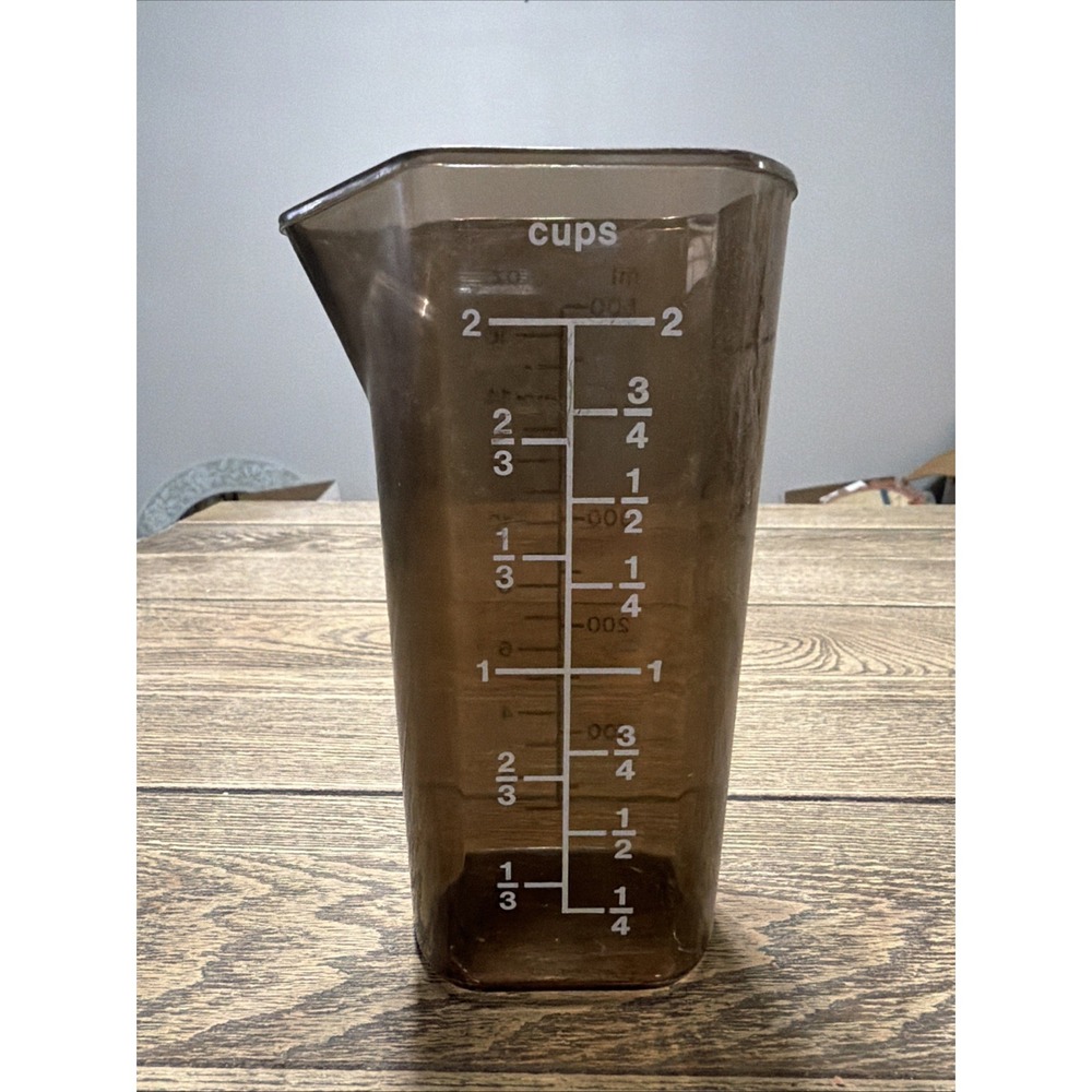 VTG Rubbermaid Brown Plastic Liquid Measuring Cup